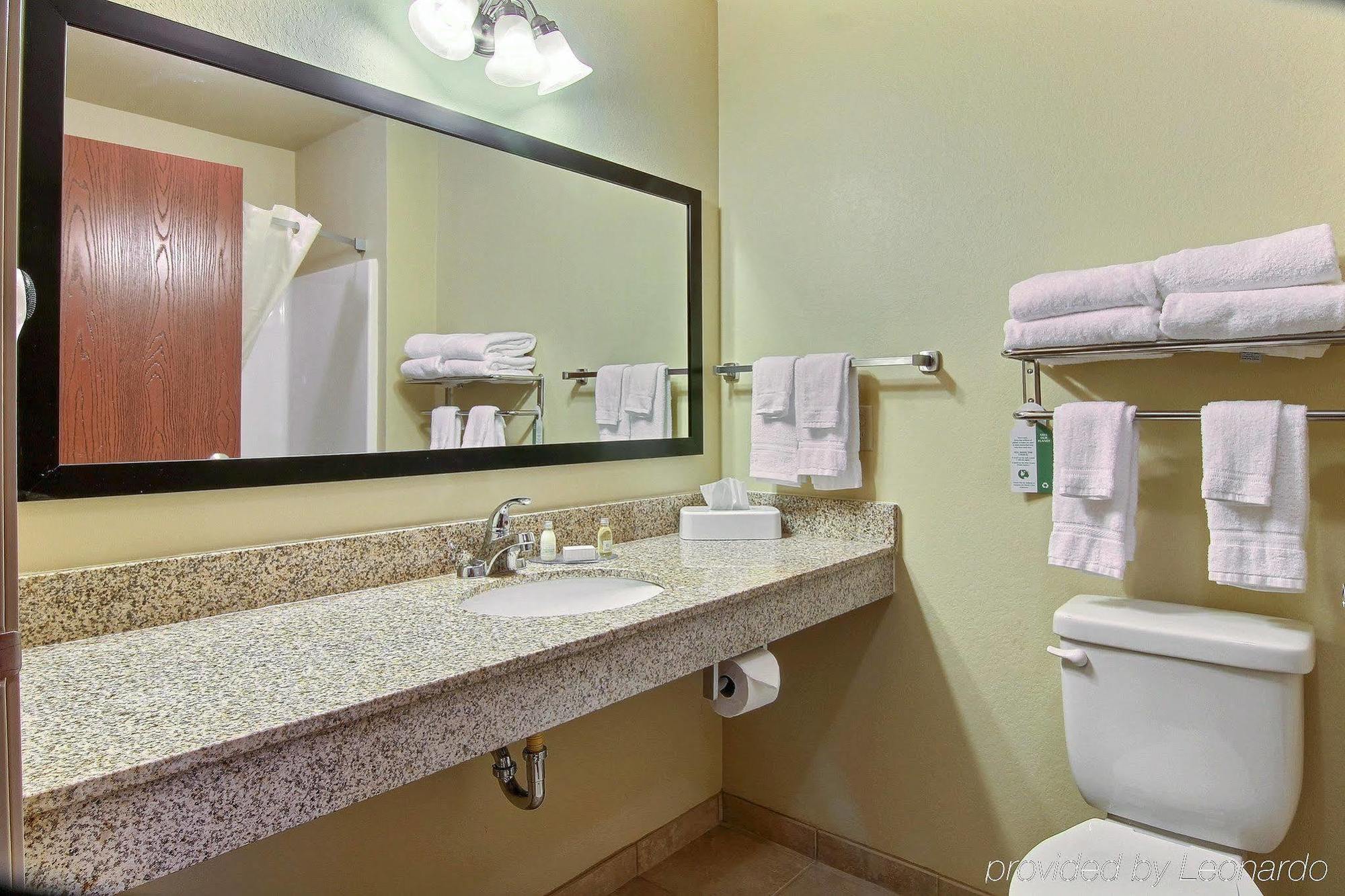 Cobblestone Hotel&Suites - Beulah Extérieur photo