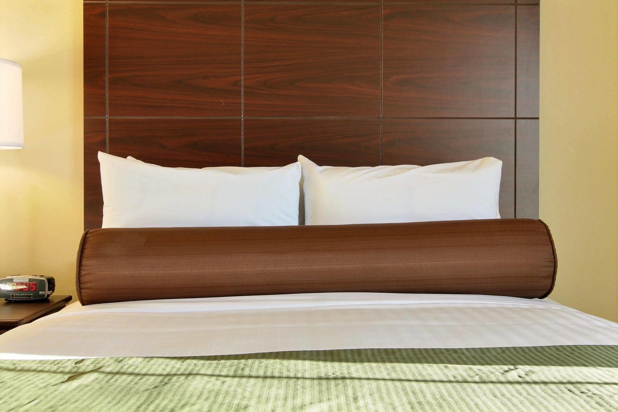 Cobblestone Hotel&Suites - Beulah Extérieur photo