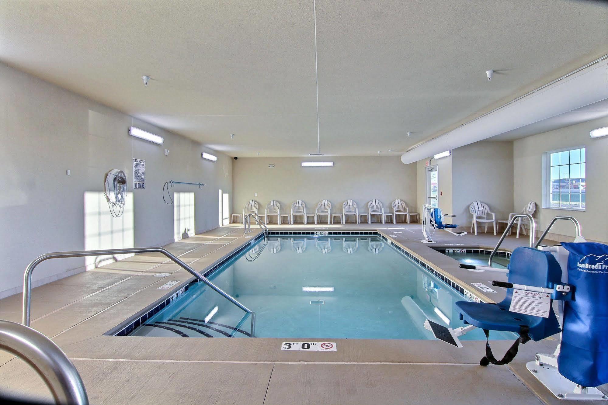 Cobblestone Hotel&Suites - Beulah Extérieur photo
