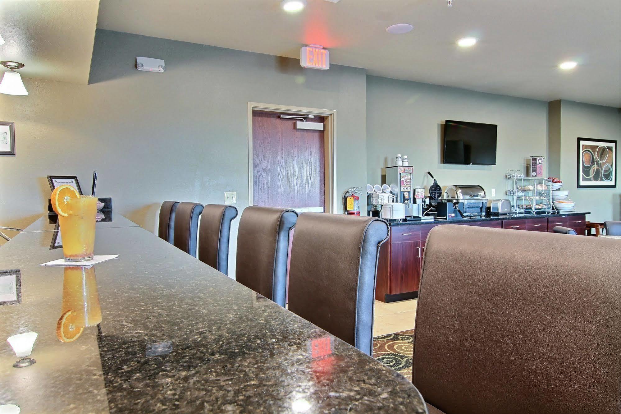 Cobblestone Hotel&Suites - Beulah Extérieur photo